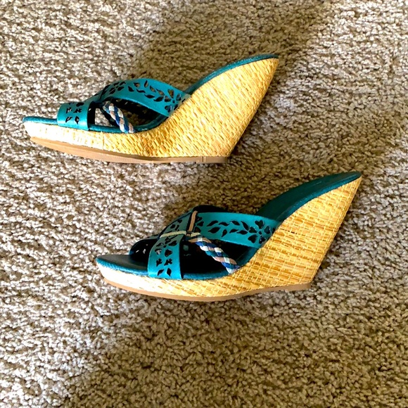 Shoes - Picture 2 of 3